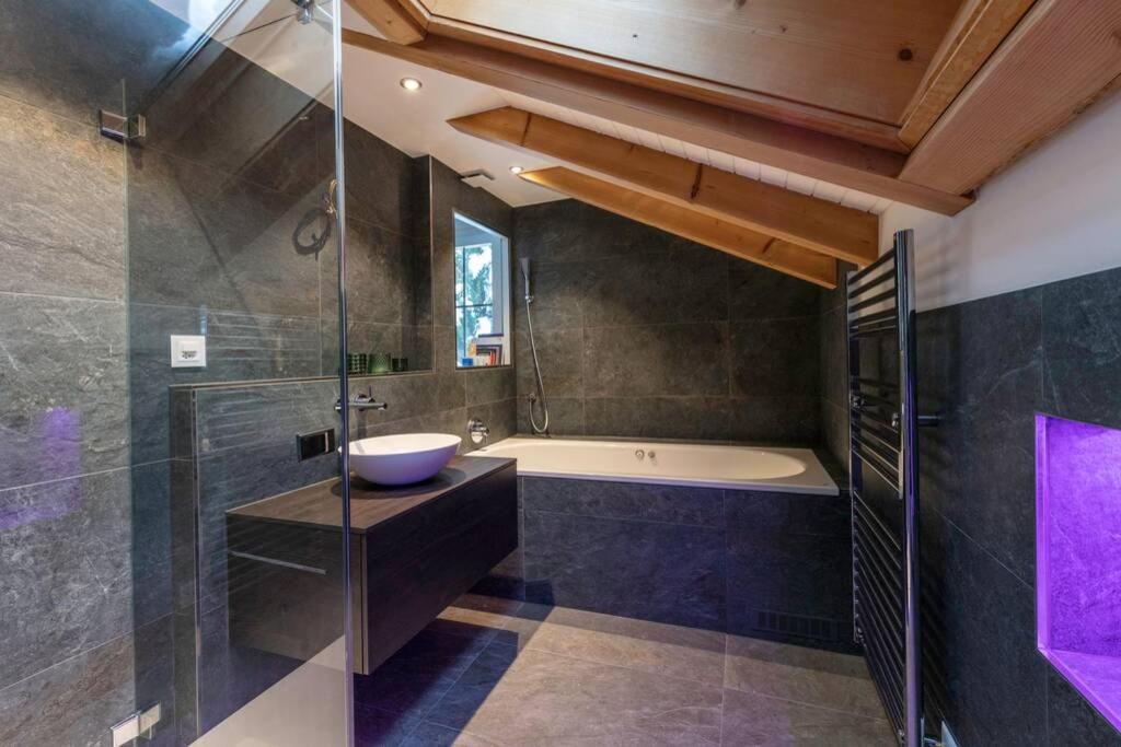 Exklusives Chalet Mit Traumhafter See- Und Bergsicht Seelisberg Ngoại thất bức ảnh